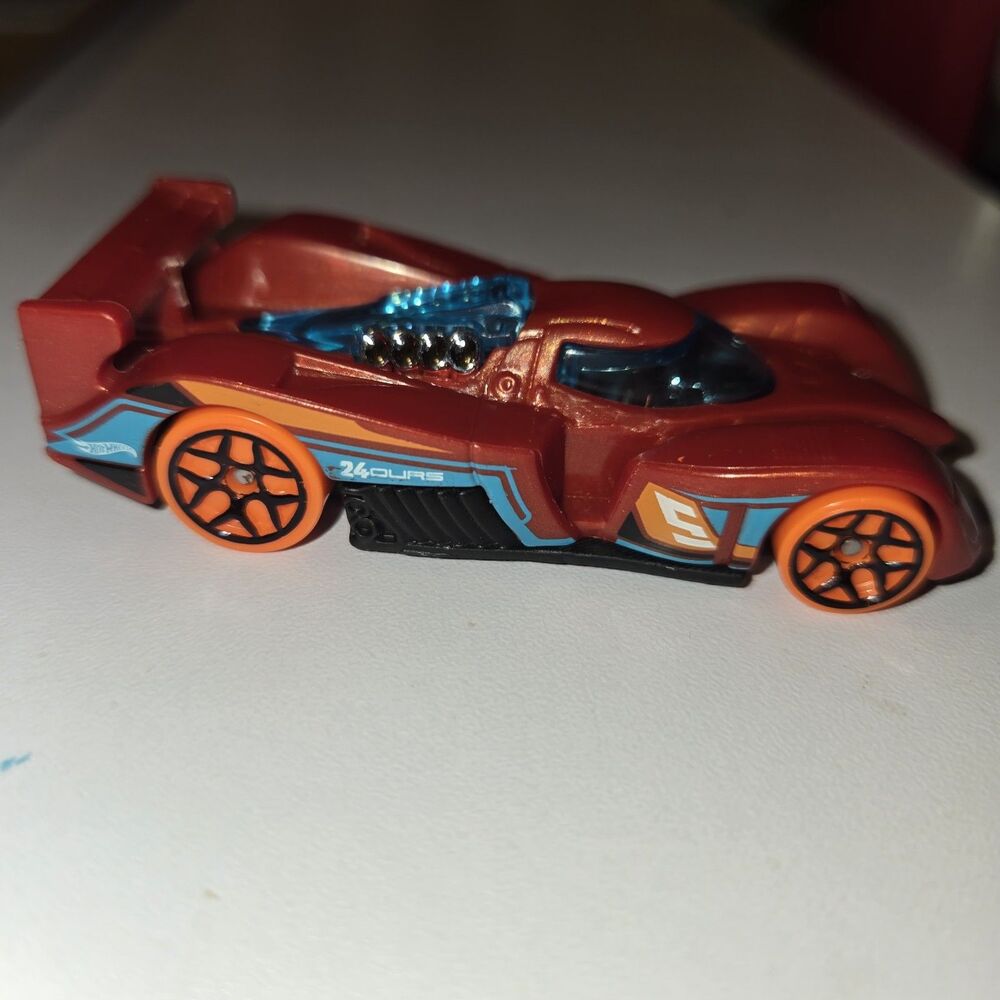 Hot Wheels 24 Ours 1:64  T9680